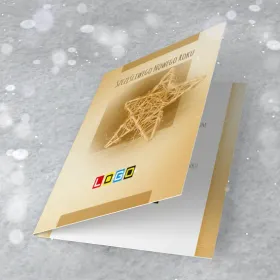Pleciona gwiazda w odcieniach żółci pośrodku beżowego tła, nad nią napis noworoczny