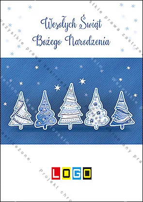 Pięć choinek z różnymi wzorami obok siebie, ustawione na granatowym pasie, jasna góra ze śnieżynkami