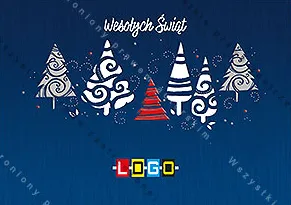 Sześć wycinankowych choinek w bieli i czerwieni na lnianej fakturze granatu, wokół kropki i spiralki
