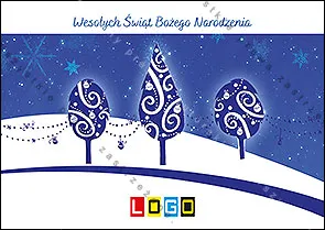 Trzy stylizowane drzewka z granatowymi koronami w białe spirale na śnieżnym wzgórzu, między nimi girlandy