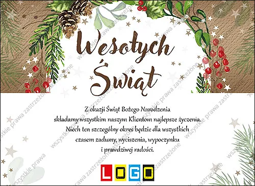 Półokrągła rama z gałązek sosny, szyszki i jagód wokół napisu na karmelowym tle, niżej biała część