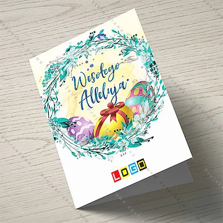 Turkusowy wieniec z gałązek wokół granatowego napisu „Wesołego Alleluja”, na dole gniazdo z kolorowymi jajkami