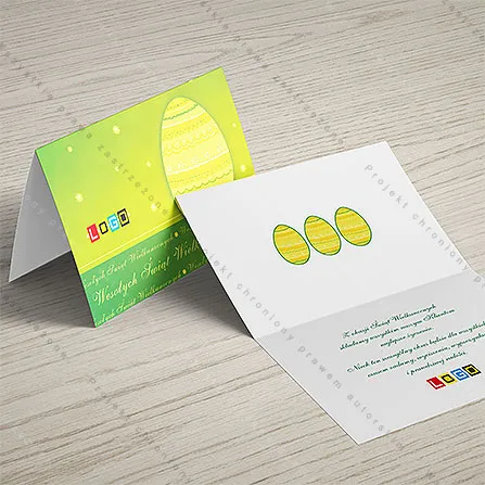 Zielony gradient z żółtymi punktami, duże jajo po prawej, pole na logo po lewej i pas z powtarzanym napisem życzeń