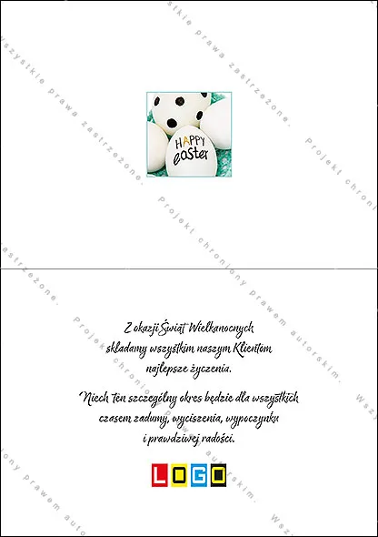 Białe jaja, jedno w czarne kropki, w koszyczku z turkusowej włóczki na miętowym tle, na jajku odręczny napis Happy Easter