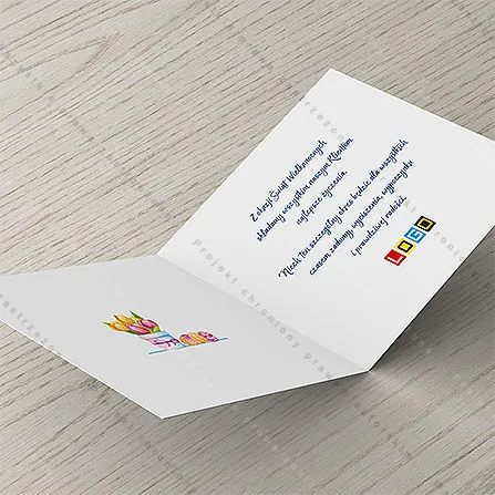 Wnętrze: z lewej niewielka doniczka z tulipanami, z prawej tekst życzeń i logo