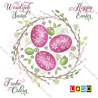 Wianek z bazi z różowymi i zielonymi jajkami, w narożnikach napisy „Wesołych Świąt”, „Happy Easter” i „Frohe Ostern”
