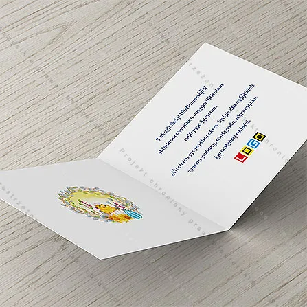 Wnętrze karnetu: po lewej miniatura wianka, po prawej życzenia zapisane granatowym kolorem