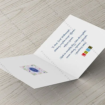 Wnętrze karnetu: po lewej miniatura grafiki z frontu, po prawej niebieski tekst życzeń i logo