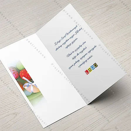 Rozmyty fragment fotografii z jajami po lewej, po prawej tekst życzeń i miejsce na drugi znak firmy
