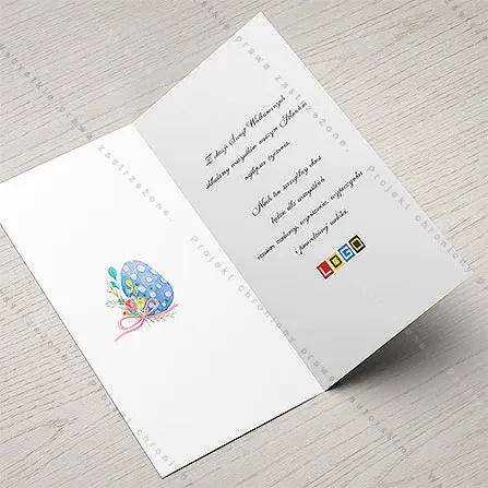 Wnętrze z małą wersją jaja z bukietem po lewej oraz życzeniami i logo po prawej