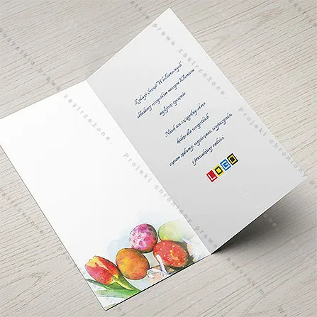Wnętrze karnetu: ta sama kompozycja w lewym dolnym rogu, granatowe życzenia i drugie logo po prawej