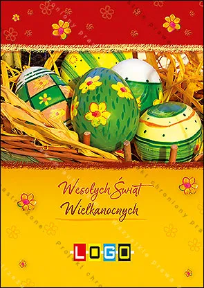 Koszyk wypełniony słomą z zielonymi jajkami pod czerwonym pasem z żółtymi kwiatkami, niżej napis na żółtym tle