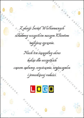 Duże błękitne jajo w białe kwiaty ze złotą wstęgą i kokardą na złocistym tle w granatowych obrzeżach
