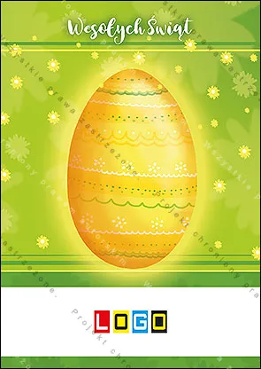 Złote jajo w pasach delikatnego ornamentu na zielonym tle, nad nim biały kaligraficzny napis życzeń